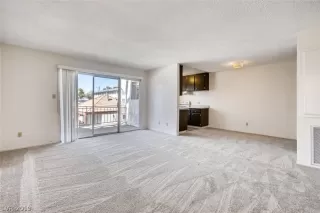 Photo #6: 2103341 Listing