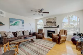 Photo #4: 2103371 Listing