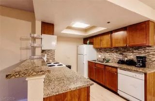 Photo #5: 2103409 Listing 