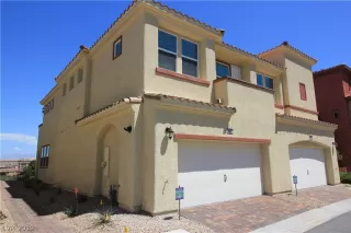 Photo #1: 2103512 Listing 