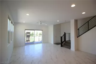 Photo #6: 2103512 Listing 