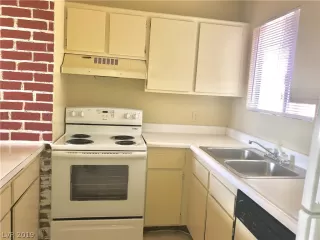 Photo #3: 2103542 Listing