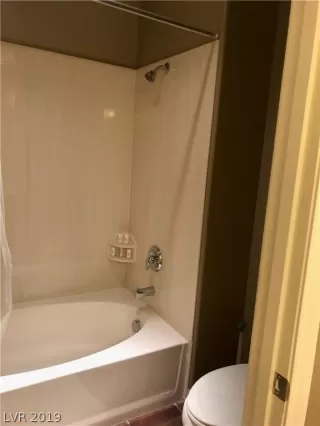 Photo #3: 2103602 Listing 