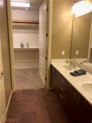 Photo #4: 2103602 Listing 