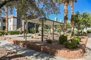 Photo #3: 2103656 Listing