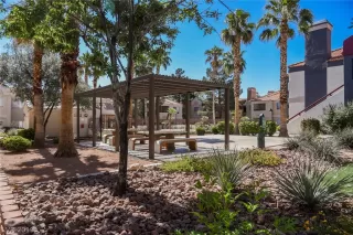 Photo #6: 2103656 Listing