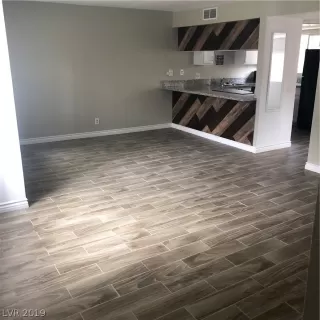 Photo #2: 2103673 Listing 