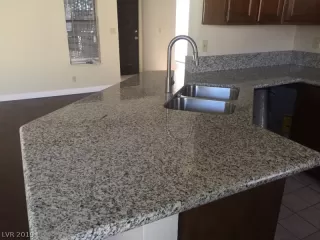 Photo #5: 2103691 Listing 