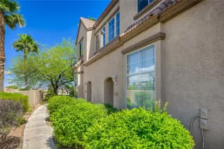 Photo #2: 2103698 Listing