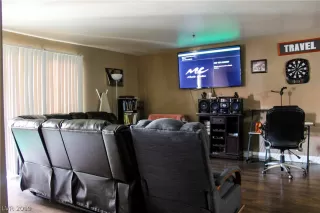 Photo #5: 2103702 Listing
