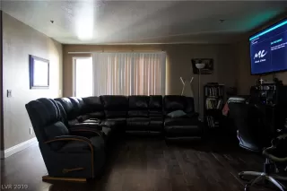 Photo #6: 2103702 Listing
