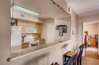 Photo #3: 2103711 Listing 