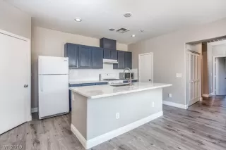 Photo #5: 2103719 Listing 