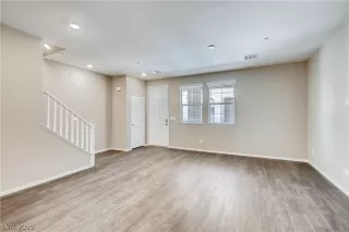 Photo #2: 2103748 Listing