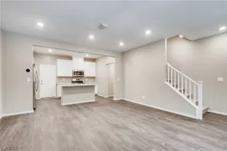 Photo #3: 2103748 Listing