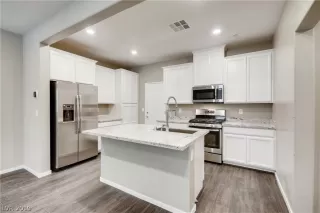 Photo #5: 2103748 Listing