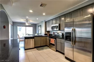 Photo #4: 2103766 Listing