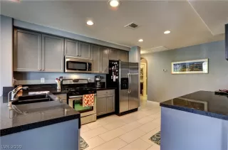 Photo #5: 2103766 Listing