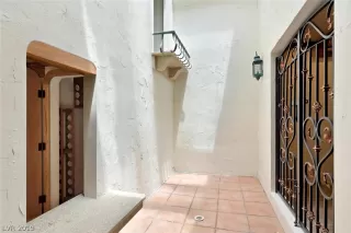 Photo #5: 2103833 Listing