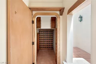 Photo #6: 2103833 Listing