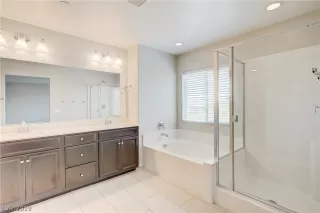 Photo #3: 2103933 Listing