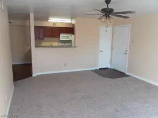 Photo #3: 2104006 Listing