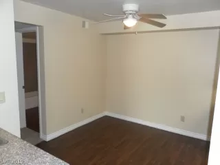 Photo #4: 2104006 Listing