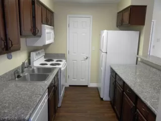 Photo #5: 2104006 Listing