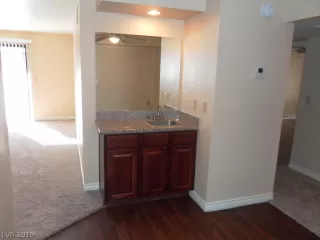 Photo #6: 2104006 Listing