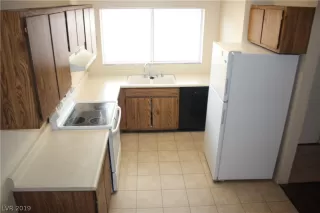 Photo #4: 2104031 Listing