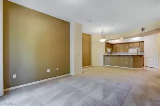 Photo #5: 2104082 Listing 