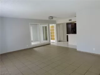 Photo #4: 2104112 Listing 