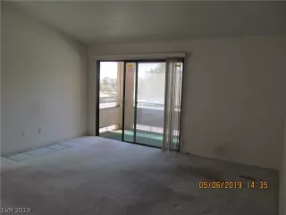 Photo #4: 2104130 Listing 