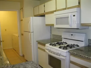 Photo #3: 2104173 Listing