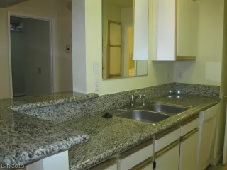 Photo #4: 2104173 Listing