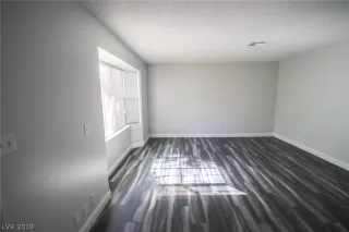 Photo #2: 2104191 Listing