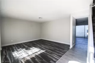 Photo #3: 2104191 Listing