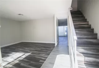 Photo #4: 2104191 Listing