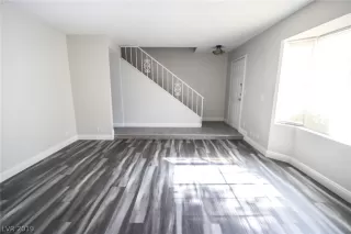 Photo #6: 2104191 Listing