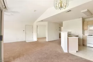 Photo #6: 2104280 Listing