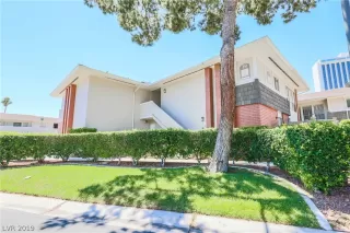 Photo #1: 2104419 Listing