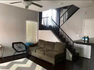 Photo #4: 2104443 Listing