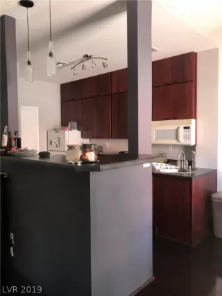 Photo #6: 2104443 Listing