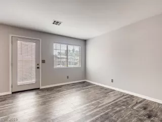 Photo #2: 2104476 Listing 