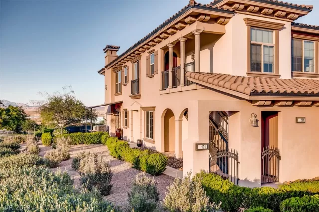 MLS: 2104481 Condo For Sale