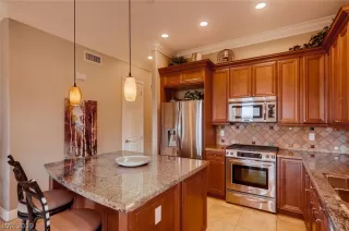 Photo #6: 2104481 Listing