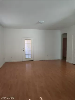 Photo #6: 2104501 Listing 