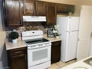 Photo #4: 2104512 Listing