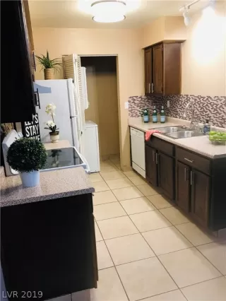 Photo #5: 2104512 Listing