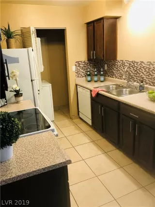 Photo #6: 2104512 Listing